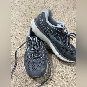 Brooks Ghost 12 tennis shoes. Size 8. Gray and Blue.